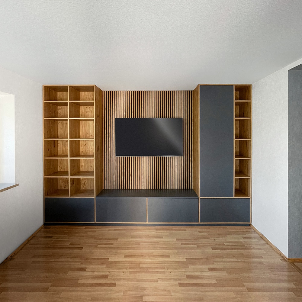 Exklusive Holzwand mit Holzpaneelen