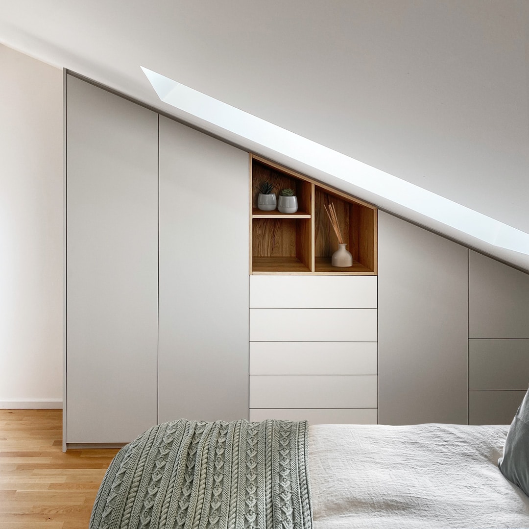 Einbauschrank Dachschräge Weiß