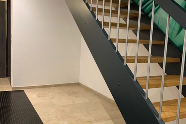 Treppenschrank: Ansicht vor Einbau