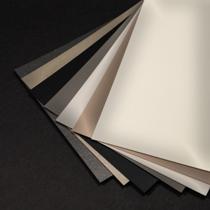 Hochglanz-Fronten für Einbauschränke