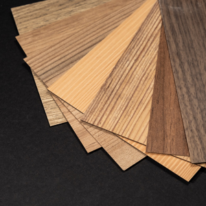 Oberflächen für Einbauschränke in Holzoptik