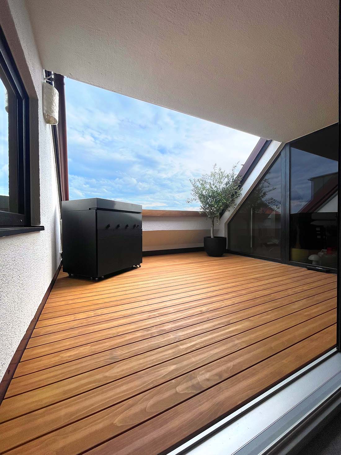 Robuste Accoya Dielen für eine langlebige Terrasse in München