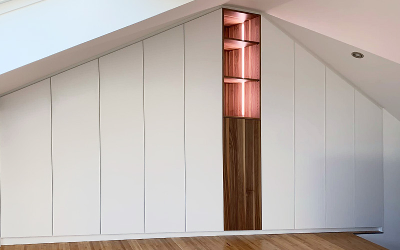 Schlafzimmer-Einbauschränke: Kleiderschrank unter Dachschräge (beidseitig)